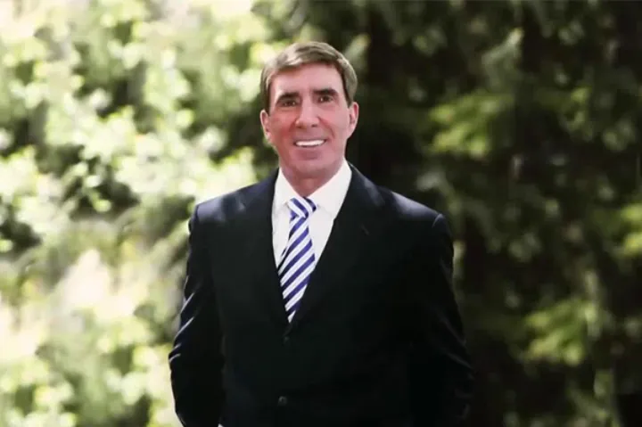 میلیاردر مونترالی متهم به سوء استفاده جنسی از ۲۸ دختربچه